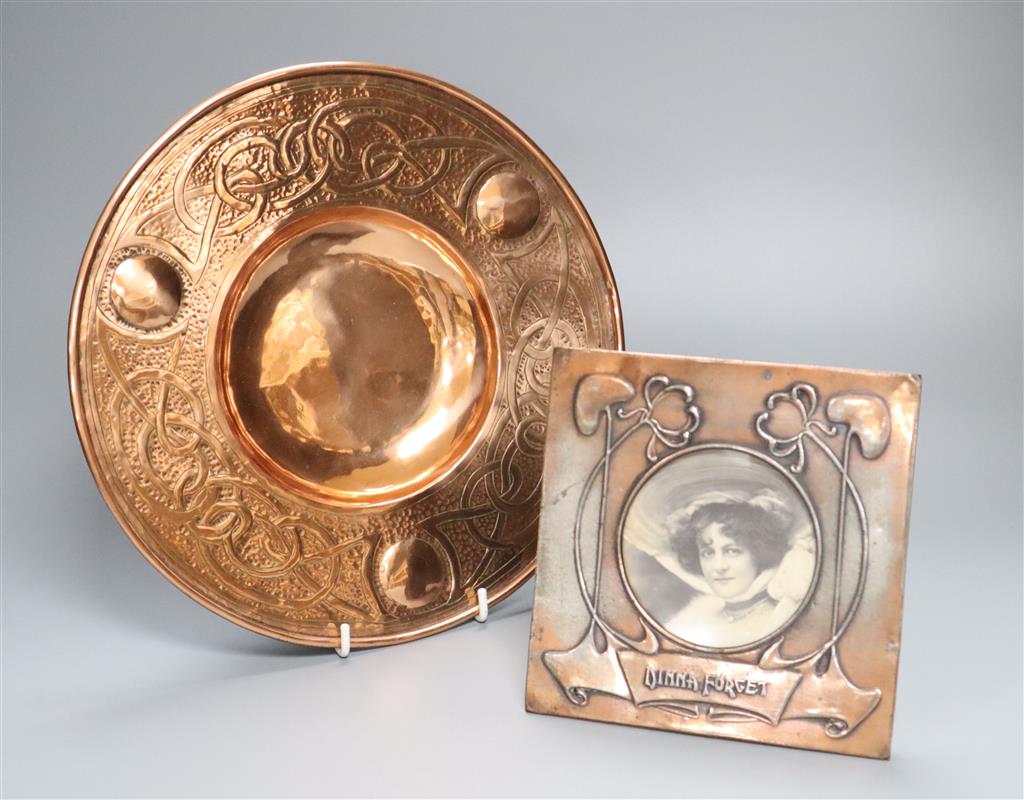 An Art Nouveau copper dish, diameter 26cm and an Art Nouveau oxidised copper photo frame, Dinna Forget, 15cm sq.
